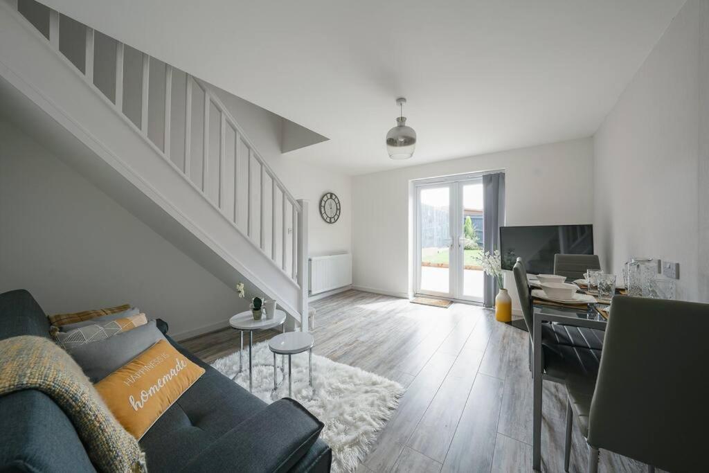 Stylish 2-Bed Home - For Company Contractor And Leisure Stays - Nec, Airport, Hs2, Contractors, Resort World برمنغهام المظهر الخارجي الصورة