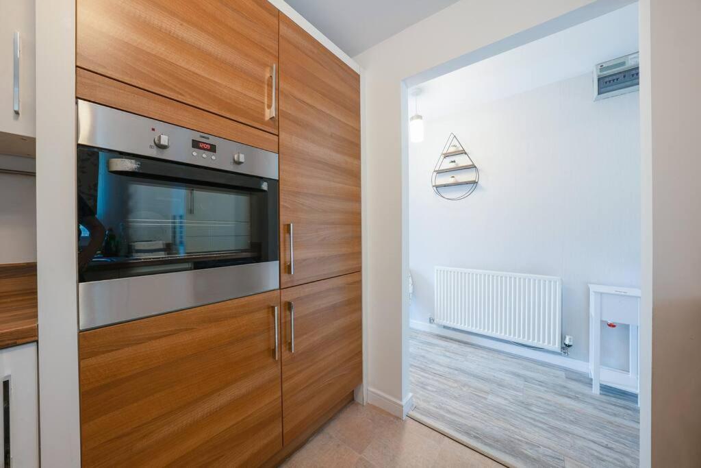 Stylish 2-Bed Home - For Company Contractor And Leisure Stays - Nec, Airport, Hs2, Contractors, Resort World برمنغهام المظهر الخارجي الصورة