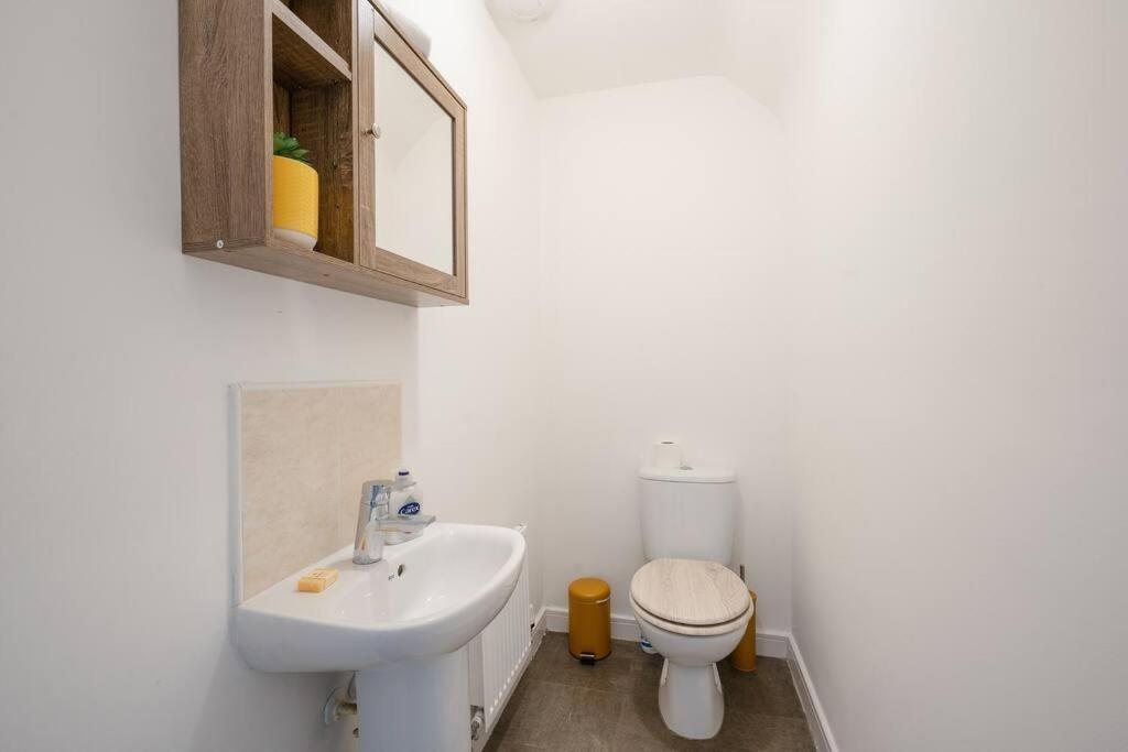 Stylish 2-Bed Home - For Company Contractor And Leisure Stays - Nec, Airport, Hs2, Contractors, Resort World برمنغهام المظهر الخارجي الصورة