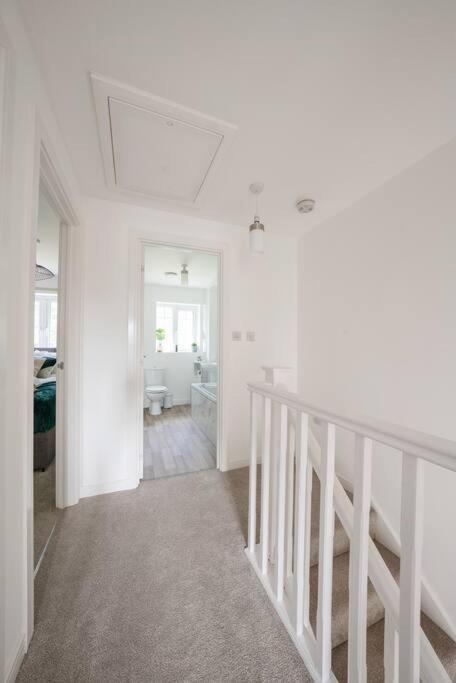 Stylish 2-Bed Home - For Company Contractor And Leisure Stays - Nec, Airport, Hs2, Contractors, Resort World برمنغهام المظهر الخارجي الصورة